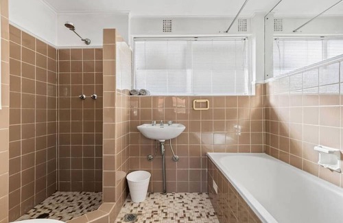 Bellevue Hill Apartment | Cozy 1BR Apartment in Bellevue Hill with Kitchen Access