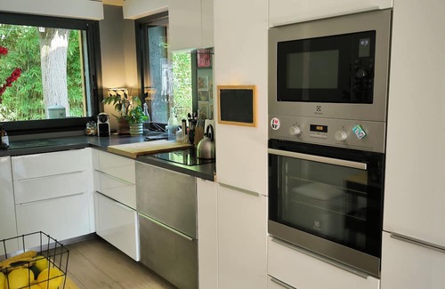 Castelnau-le-Lez House | Tranquil Retreat in Castelnau with Family-Friendly Amenities