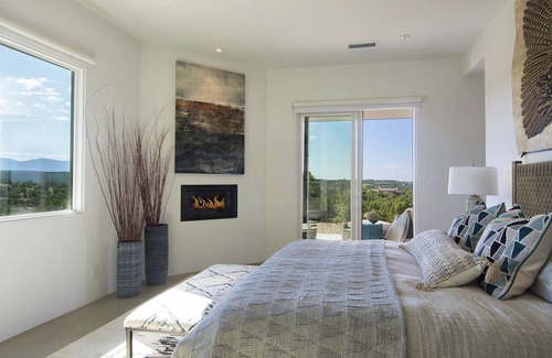 La Tierra House | Modern Home with Breathtaking Views & Family-Friendly Amenities