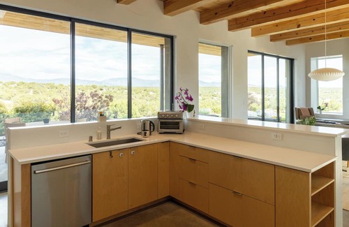 La Tierra House | Modern Home with Breathtaking Views & Family-Friendly Amenities