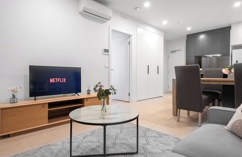 Footscray Apartment | Cozy 2-Bedroom Apartment in Footscray with Pool Access