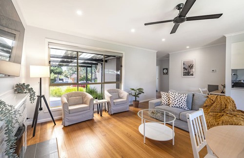 Forest Hill Villa | Family-Friendly Villa with 3 Bedrooms in Forest Hill, VIC
