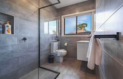Forest Hill Villa | Family-Friendly Villa with 3 Bedrooms in Forest Hill, VIC
