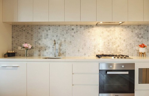 Box Hill Apartment | Cozy 2-Bedroom Apartment in Box Hill South with Pool