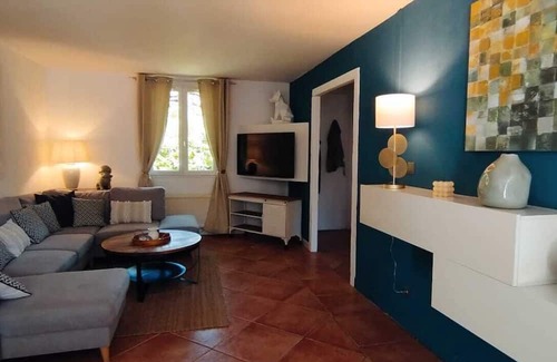 Chevannes House | Relaxing Retreat with Garden and Terrace, Pet-Friendly Stay