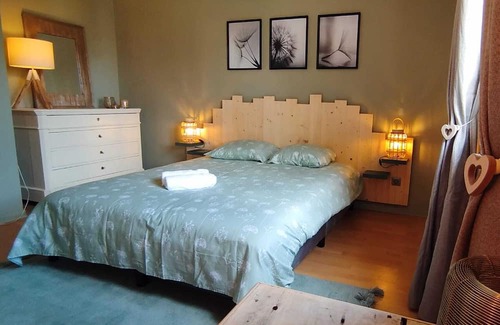 Chevannes House | Relaxing Retreat with Garden and Terrace, Pet-Friendly Stay