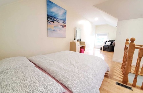 Trinity - Bellwoods Apartment | Spacious 3-Bedroom Downtown Toronto Unit Near Trinity Bellwood
