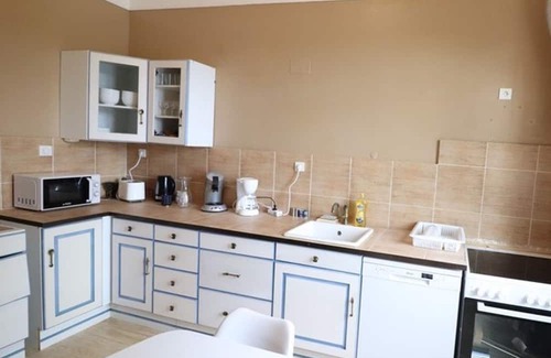 Saint-Etienne-Cantales Cottage | Pet-Friendly Gite Saint-Étienne-Cantalès for 6 Guests