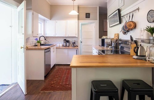 Shawnigan Lake House | Cozy 5BR Farmhouse Steps from Shawnigan Lake!