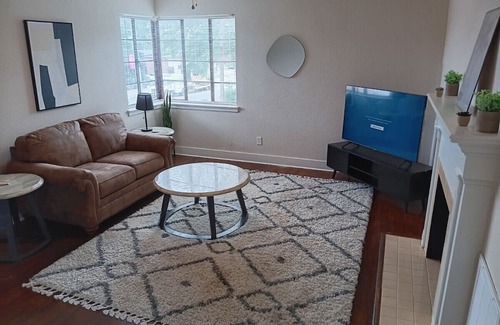 North Little Rock Condo | Cozy King Bed Apartment Near Downtown with Kitchen Access