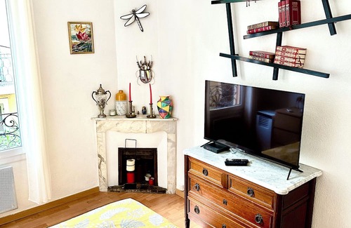 Vernier Apartment | Conveniently Located Hotel Near Train, Sea & Marketplace