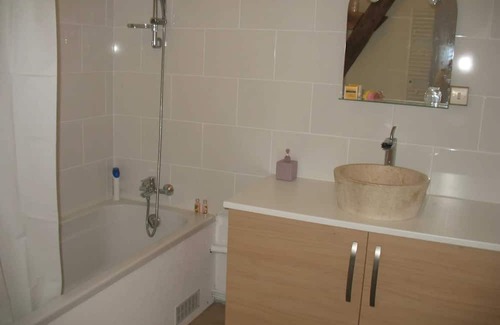 Coulours Apartment | Stylish Apartment for 6 with Terrace at Coulours