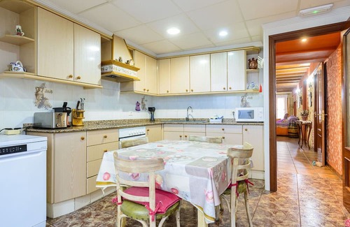 Sant Mateu House | Inviting Villa with Hot Tub, Terrace and Pet-Friendly Options