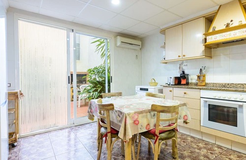 Sant Mateu House | Inviting Villa with Hot Tub, Terrace and Pet-Friendly Options