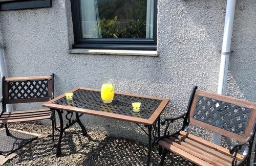 Innerleithen Apartment | Immaculate 2-Bed Apartment with Breakfast in Innerleithen