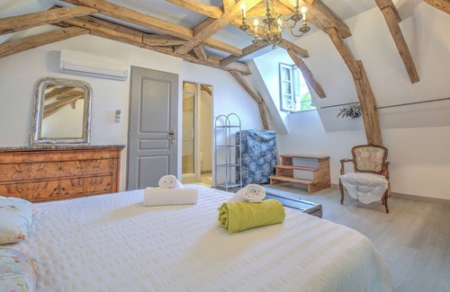 Neuvic Cottage | Cozy Cottage 'Moulin De Villeverneix' with Private Garden