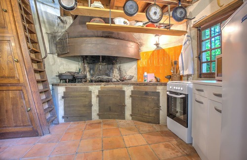 Neuvic Cottage | Cozy Cottage 'Moulin De Villeverneix' with Private Garden