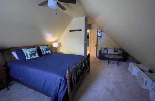 Berlin House | Cozy Retreat with Fire Pit & Trails, Pet-Friendly Amenities