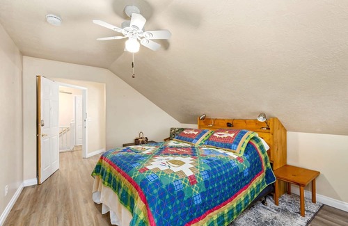 Fairfield House | Family-Friendly Fairfield Park Inn Room #4 with Breakfast