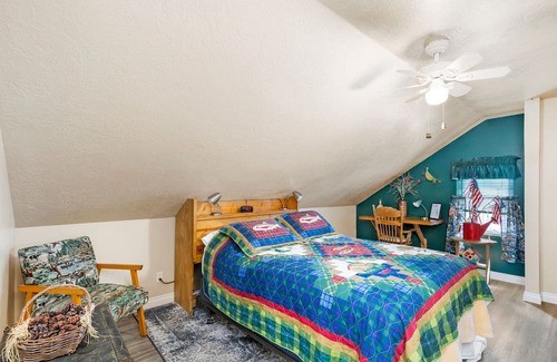 Fairfield House | Family-Friendly Fairfield Park Inn Room #4 with Breakfast