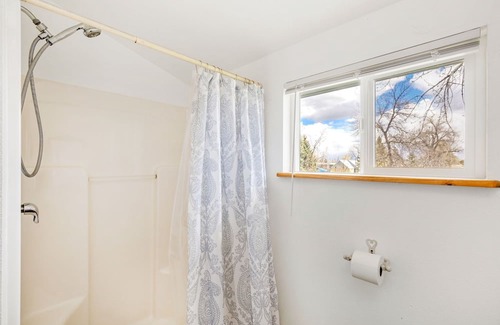 Fairfield House | Family-Friendly Fairfield Park Inn: Cozy Room #3 Awaits