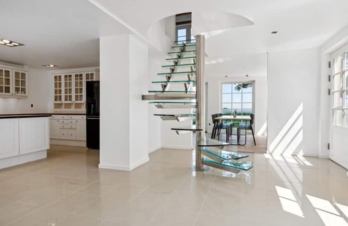 Boeslum House | Cozy Oceanfront Retreat "Lorenz" Just 10m from the Sea