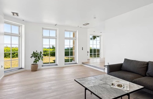 Boeslum House | Cozy Oceanfront Retreat "Lorenz" Just 10m from the Sea