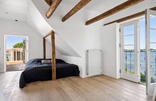 Boeslum House | Cozy Oceanfront Retreat "Lorenz" Just 10m from the Sea