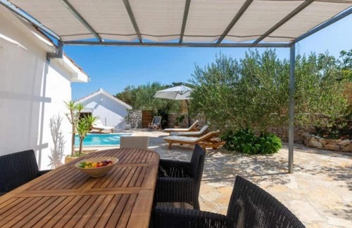 Dracevica House | Idyllic Retreat with Private Pool on Beautiful Brac Island