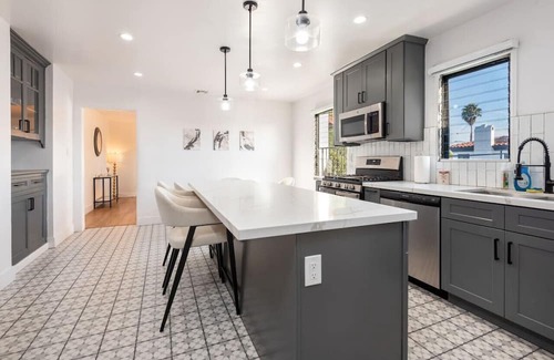 La Brea House | Elegant 4BD Duplex in Beverly Grove with Family Amenities