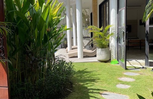 Batubelig Villa | Elegant Langikula Villa with Pool in Central Seminyak
