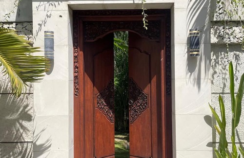 Batubelig Villa | Elegant Langikula Villa with Pool in Central Seminyak