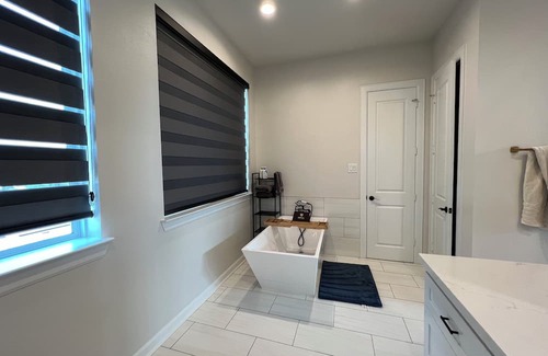 Shady Acres House | Spacious 3-Bed House in the Heights with Free Parking