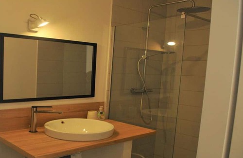 Couze-et-Saint-Front Apartment | Cozy One-Bedroom Apartment in Central Lalinde with Spa