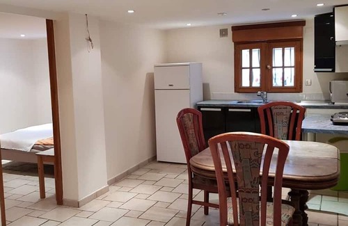Neuilly-Plaisance Apartment | Cozy Independent Retreat with Garden for Families