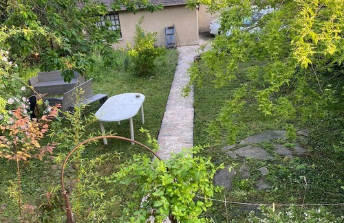 Neuilly-Plaisance Apartment | Cozy Independent Retreat with Garden for Families