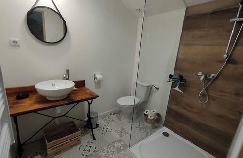 Ongles Apartment | Idyllic Gite à la Ferme with Spa & Pet-Friendly Amenities