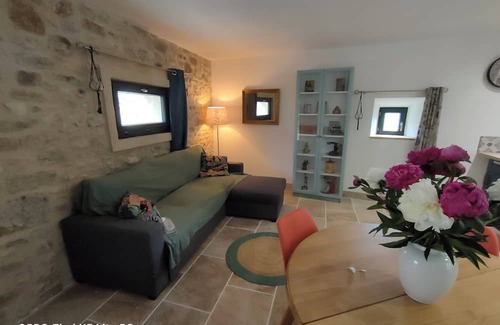 Ongles Apartment | Idyllic Gite à la Ferme with Spa & Pet-Friendly Amenities