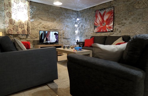 Tabua Apartment | Cozy 2-Bed Apartment with Solar Heated Pool Oasis