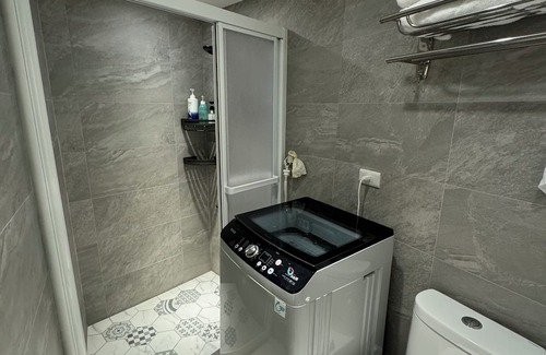 Zhongzheng Apartment | Prime Location Above Metro CKS Memorial Hall, Ideal Stay