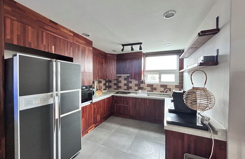Itaewon House | Discover Queen's Palace Yongsan: Family-Friendly Getaway