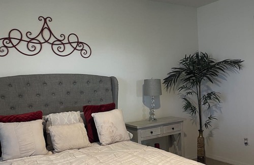 Zephyrhills House | Modern Retreat in a Quiet Gated Community with Spa & Hot Tub