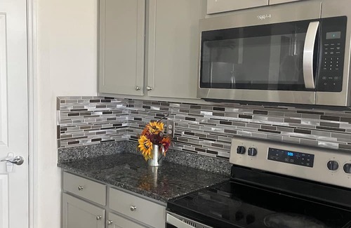 Zephyrhills House | Modern Retreat in a Quiet Gated Community with Spa & Hot Tub