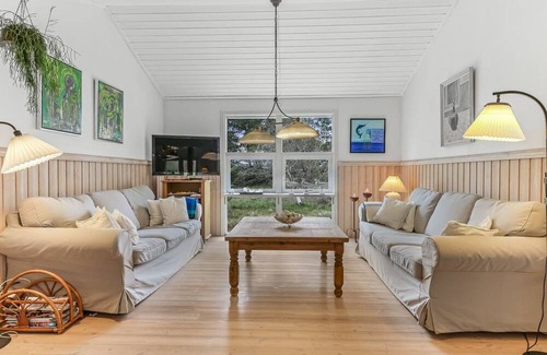 Strandby House | Oceanfront Retreat "Femja" - Steps from the Sea
