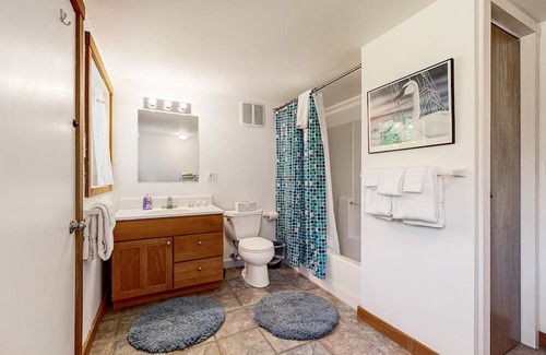 Mosier House | Dog-Friendly Guest House with River Views & Pool Access