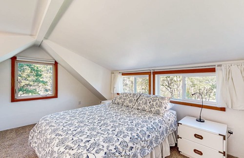 Mosier House | Dog-Friendly Guest House with River Views & Pool Access