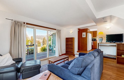 Mosier House | Dog-Friendly Guest House with River Views & Pool Access
