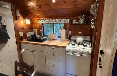 Eastham Cottage | Charming and newly updated one bedroom cottage centrally located in Eastham