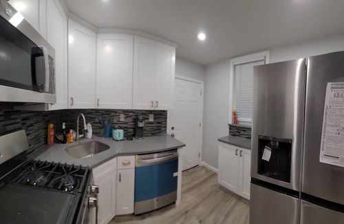 South Philadelphia House | Inviting Modern Sleep11 Guest House Near Historic Philadelphia