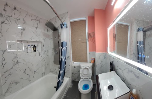 South Philadelphia House | Inviting Modern Sleep11 Guest House Near Historic Philadelphia